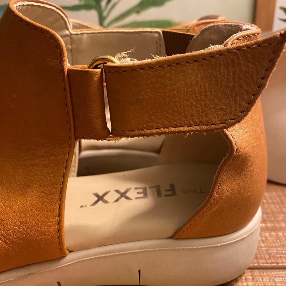 THE FLEXX FRONT ROW SANDAL